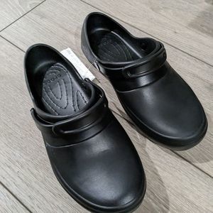 Crocs Mercy work size 8 brand new + FREE MINI BLUETOOTH SPEAKER